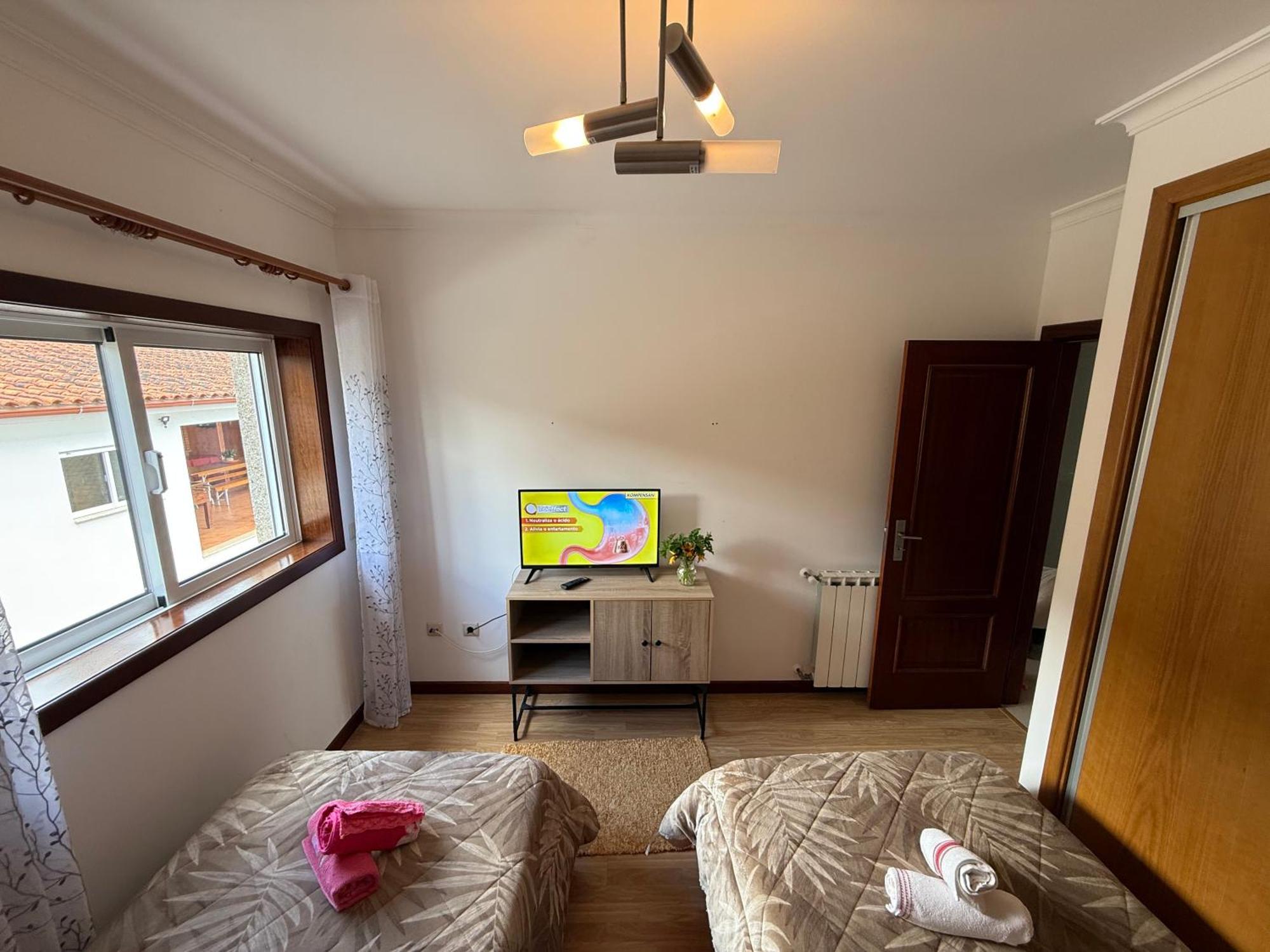 Cerdeirinhas De Basto "Piso Q 4" Apartment Canedo de Basto Luaran gambar