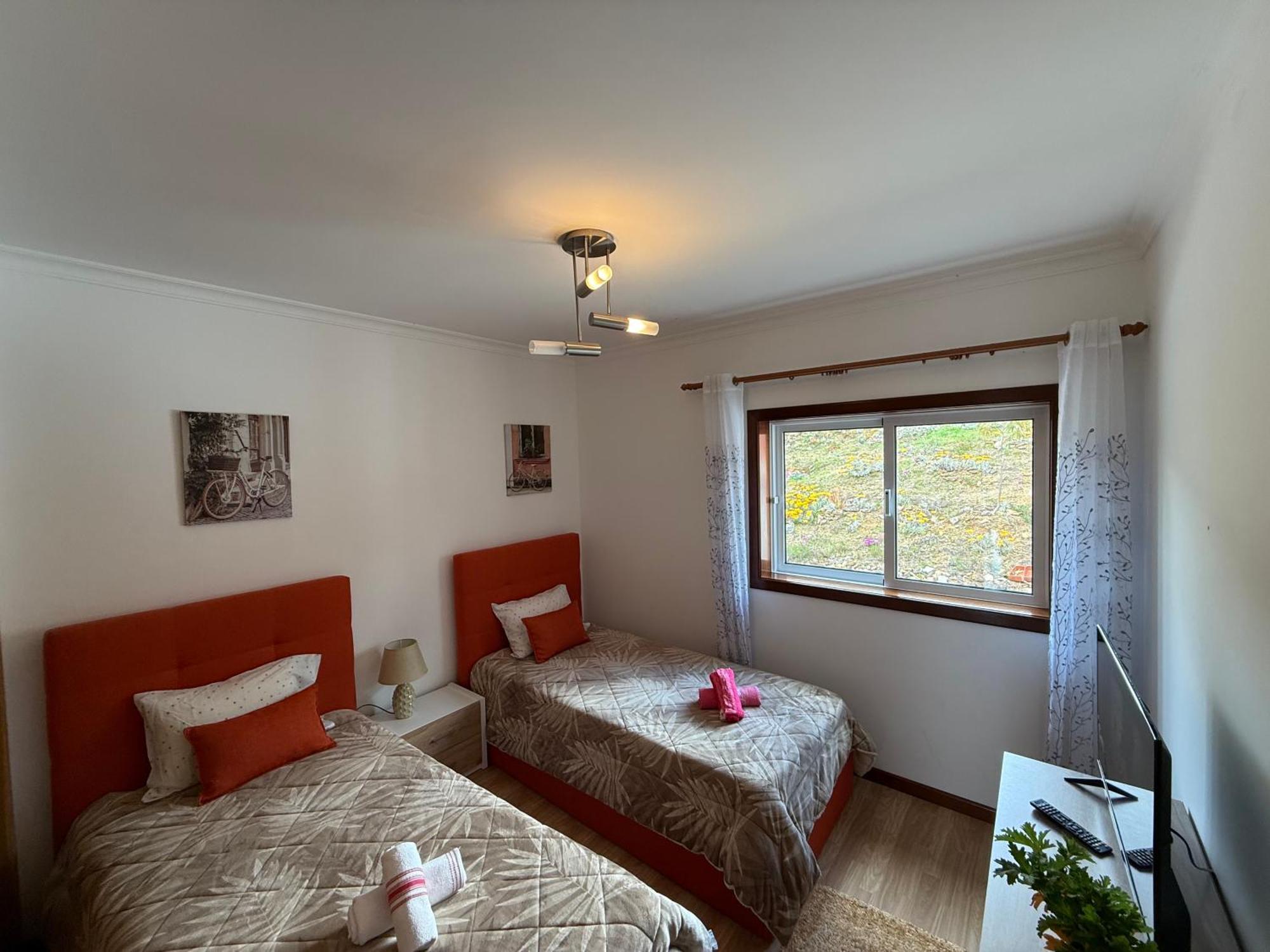 Cerdeirinhas De Basto "Piso Q 4" Apartment Canedo de Basto Luaran gambar